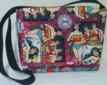 WONDER WOMEN Medium messenger bag/shoulder purse