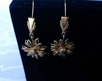 Gold Tone Daisy Earrings, Vintage Daisy Earrings, Daisy Jewelry