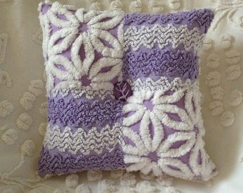 Pillow Vintage Chenille Hofmann Daisy and Cabin Crafts Zigzag in Purple and White...12 x 12"