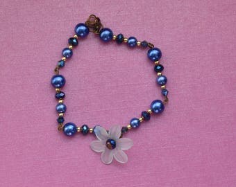 Blue pearl bracelet, blue flower bracelet, dark blue bracelet, floral jewellery, blue bridesmaid jewellery, something blue for bride gift