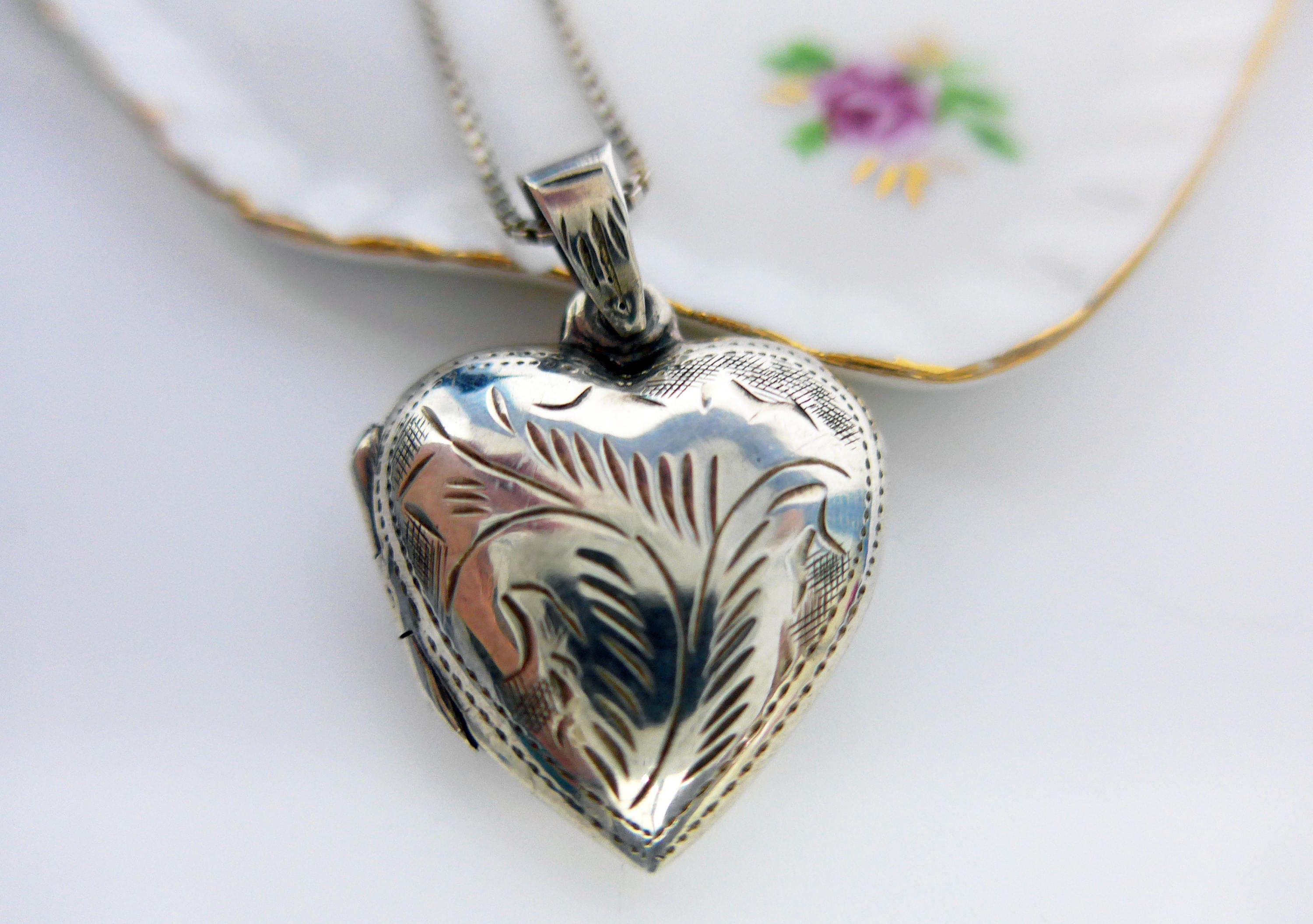 Vintage Sterling Silver Etched Heart Locket Necklace Retro 925 Puffy Heart Photo Pendant On 