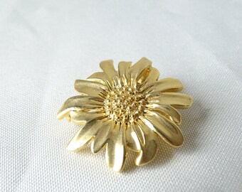 Vintage Flower Brooch - Goldtone Brooch - Vintage Jewelry