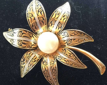 Vintage 1970s - 80's Gold Flower Brooch with 'Pearl' Center Marked Spain