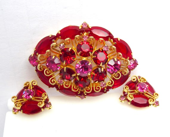 JULIANA Ruby Red and Fuchsia Pink rhinestone domed PIN & Earring SET with filigree work ~lovely, collectible vintage costume jewelry