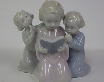 Beautiful Vintage German Metzler & Ortloff Figure 3 Children Kneeling Singing