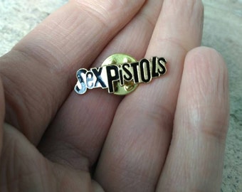 Sex pistols , vintage pins 90s . Punk not dead !!