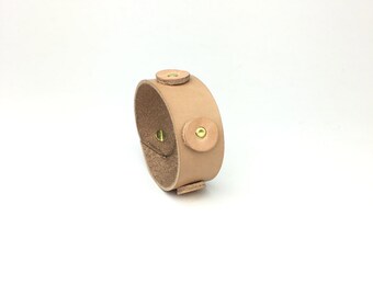 Natural tan leather bracelet cuff / Leather cuff bracelet for women / studded leather cuff / Vegetable tan leather bracelet / boho chic
