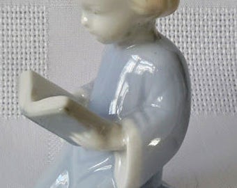 Metzler & Ortloff Child Reading Ceramic Figurine, c.1970.