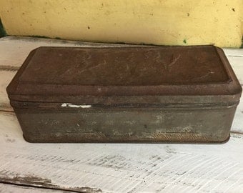 vintage William Arnott biscuit tin