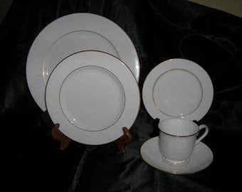 Vintage LENOX China DEBUT Collection HANNAH Gold Pattern 5 Piece Place Setting
