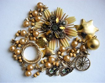 Pretty Craft Lot of Various Broken Vintage Jewelry and Items