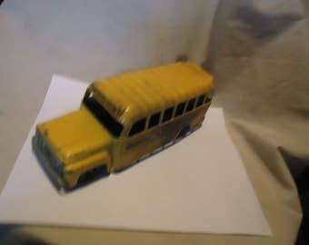 Vintage Hubley Diecast Metal Yellow School Bus, collectable