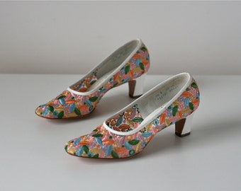SALE 60s shoes / Flower Girl / vintage 1960s heels