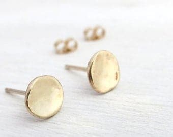 14k Gold Stud earrings. minimalist earrings. Solid gold earrings. Hammered stud earrings. small. daily use. round earrings. Handmade.