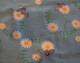 1940's Bumble Bee and Daisy Print Feed Sack Fabric, Feed Sack, Flour Sack, Grain Sack, 1940's, 1950's, Bee, Novelty Print, Quilt, Cotton