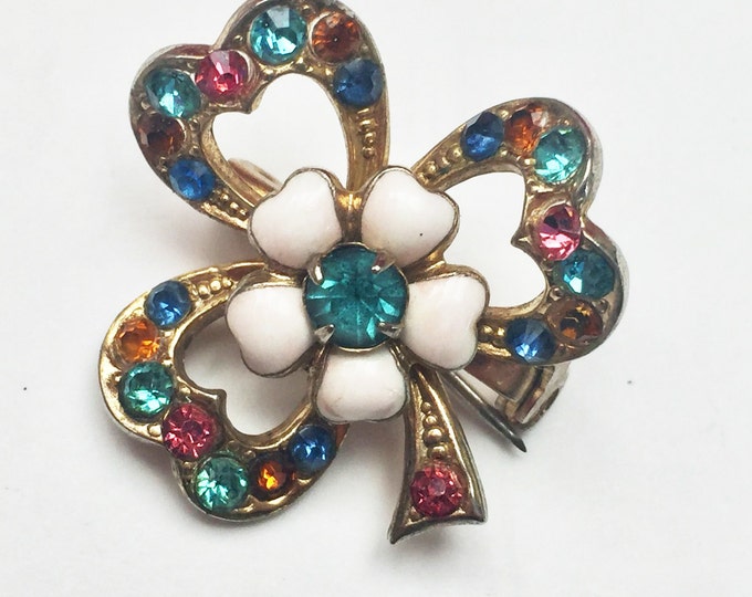 Clover leaf Brooch - Signed Coro - Pink Blue Rhinestone - Milk Glass - gold plated - Mid Century pin