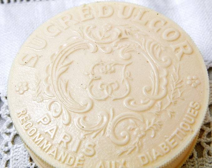 Small Vintage French Melamine Sucredulcor Paris Round Pill Box, Apothecary, Chemist, Pharmacy, Retro Vintage, Home, Collectible, Pale Cream Small Vintage French Melamine Sucredulcor Paris Round Pill Box, Apothecary, Chemist, Pharmacy, Retro Vintage, Home, Collectible, Pale Cream