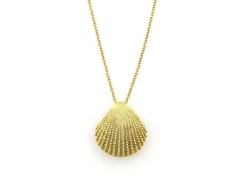18380 - Tiffany & Co. 18k Yellow Gold Sea Shell Pendant Necklace