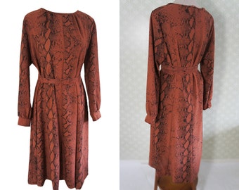 Terracotta cley orange 80s Xl vintage dress. Phyton print. XL belted dress.