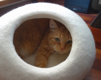 Hand Felted Cat Bed / Cat Cave / Cat Den / Cat House / Cocoon and GIFT