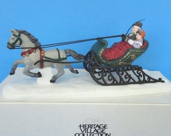 Figurina Department 56 Snow Village – Babbo Natale Arriva In Città 2021, Con Luci LED, 15 Cm