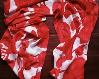 Beautiful shawl, foulard by Edgar Vos with beautiful roses decoration. The scarf has a nice deep, saturated red color. By 17.25 for.