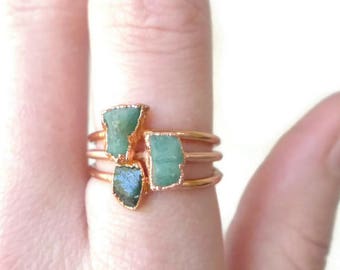 Raw Emerald Ring - May Birthstone - Greenery - Copper Electroformed - Natural Emerald Ring - Green Stone Stacking Ring - Uncut Emerald