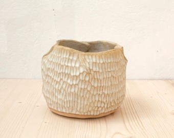 Vase / cache pot textured glazed stoneware, modelled by hand