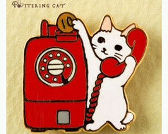 NEW Pottering Cat " Red telephone" Pin