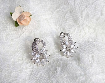 Wedding earrings, crystal bridal earrings, Bride chandalier Earrings, wedding jewelry, CZ earrings, bridal jewelry, AAA zirconia