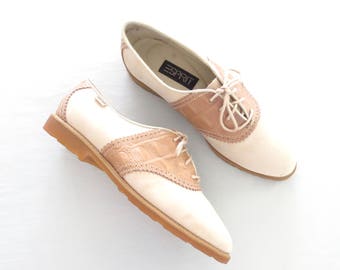 Saddle Shoes * Vintage Brogues * Two Tone Oxfords * size 9 B