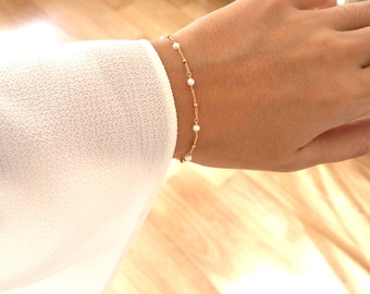 14K Gold. Freshwater Pearl Bracelet, Delicate Gold Bracelet, Dainty Gold Bracelet, Pearl Gold Bracelet, June Birthstone Jewelry, Wedding