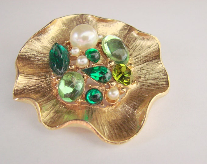 Vintage Textured Goldtone Floral Green Rhinestone Brooch Marquise Emerald Green Peridot Pearl Jewelry Jewellery