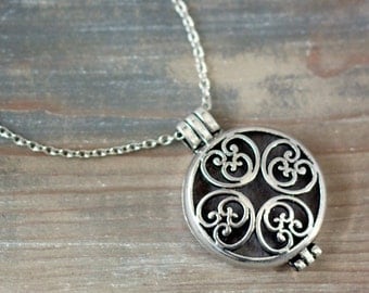 Aromatherapy Jewelry, Essential Oil Diffuser Necklace, Oil Locket, Jewelry for Oils, Aromatherapy Pendant, Essential Oil Accessory, Oil Pads