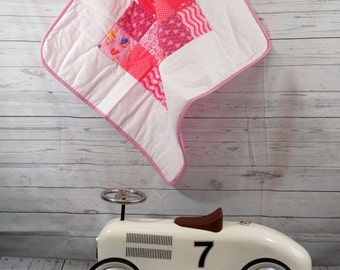 Pink Blanket, Pink Quilt, Baby Quilt, Baby Blanket, Baby Quilt Handmade, Patchwork Quilt, Small Quilt, Girl Play mat, Crib Quilt, Cot Quilt