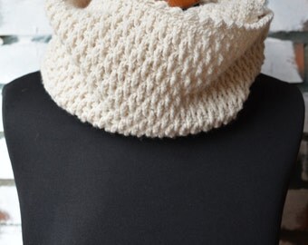Crochet Scarf // Infinity Scarf // Neck Warmer // Crochet Wool Infinity Scarf // Creamy Scarf