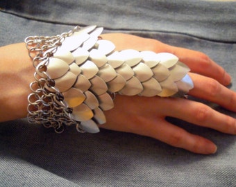 Scale Mail Hand Flower – Bracelet Ring – Scalemail glove - Hand chain - Hand armor - chain mail
