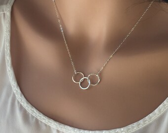 Mother daughter necklace-SILVER CIRCLE NECKLACE-3 linked Circle Necklace-Intertwined Circles-Hammered Silver-Eternity Necklace