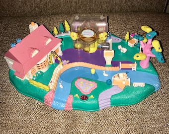 Vintage 1996 Blue Bird Polly Pocket Magical Movin Pollyville play set, house boutique park, magnetic, for thr tiny small size dolls