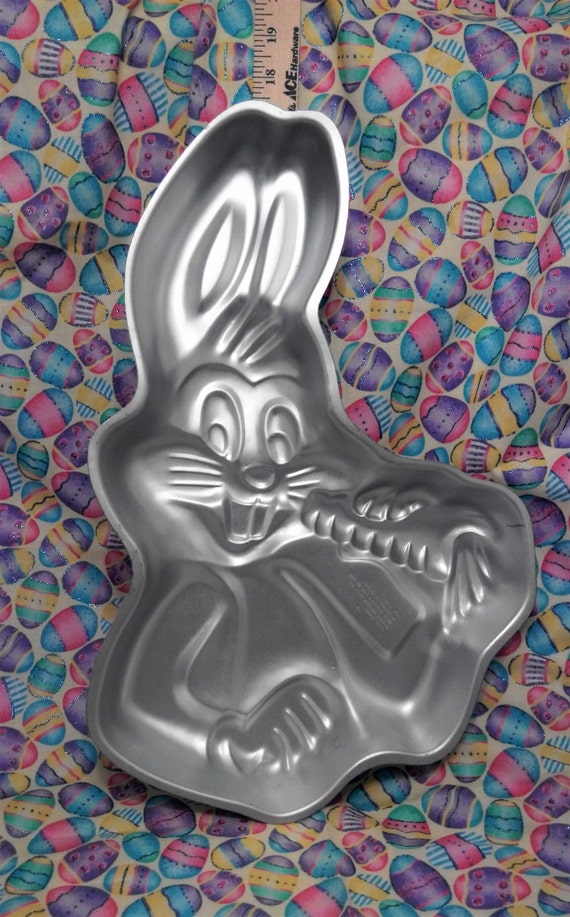 BUGS BUNNY Whats Up Doc? Wilton Aluminum Cake Pan ~Cookie Dessert Fruit Salad Mold~ Retro 