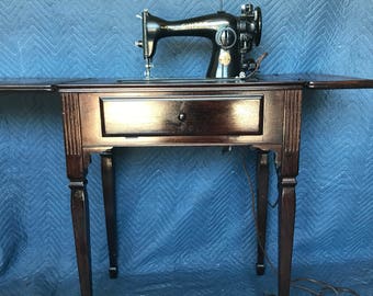 Antique Vintage Singer Model AG381470 Sewing Machine with Table / Cabinet