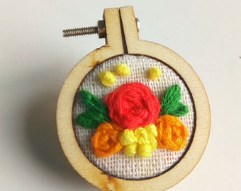 Embroidery hoop brooch - Red rose