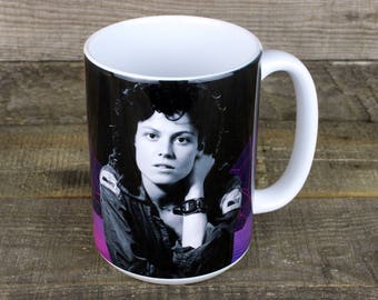 Ellen Ripley MUG Alien feminist Sigourney Weaver Sci-Fi 80s Nostalgia Ridley Scott Aliens Outerspace Pop nostromo facehugger chest burster
