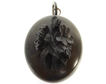 Vintage Bakelite Necklace Pendant / Vintage Bakelite Medallion / Vintage Bakelite Jewelery / Black Carved Bakelite Pendant / Bakelite Locket