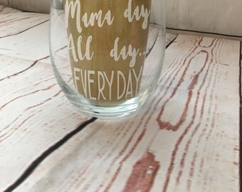 Gift for mom - Mother's Day Gift- Mama wine glass -custom stemless wine glass - gifts for her - gifts for mom - gifts for new moms - Mom