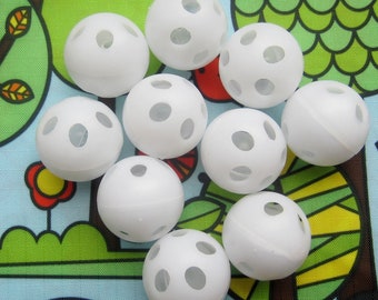 Rattle Inserts. 20 Small Rattle Balls. 2.5cm Diameter. Soft toy making inserts. Noise makers. DIY Craft Supplies.