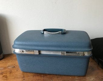 Royal traveller beauty case in blue
