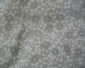 Silver Gray and White Calico Floral Fabric Remnant 21" x 22" - Large FQ