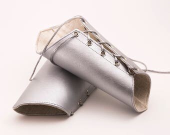 Medium Silver Wonder Woman Short Pointy Bracers Metallic Cuffs Gauntlets Cosplay Costume (PAIR) warrior fighter dnd d20 dungeons and dragons