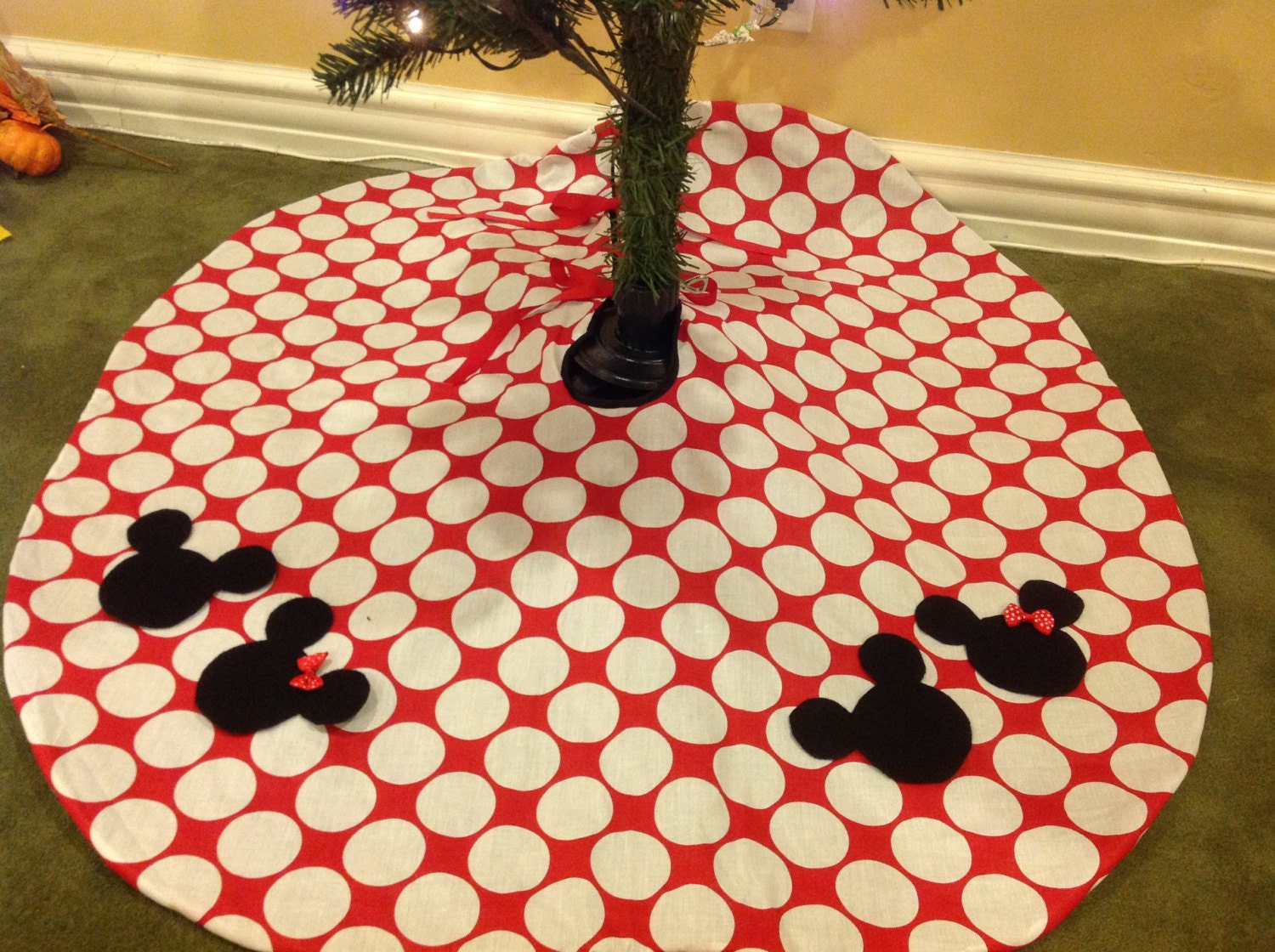 Boutique Minnie Mickey Mouse Christmas Tree Skirt Red Disney